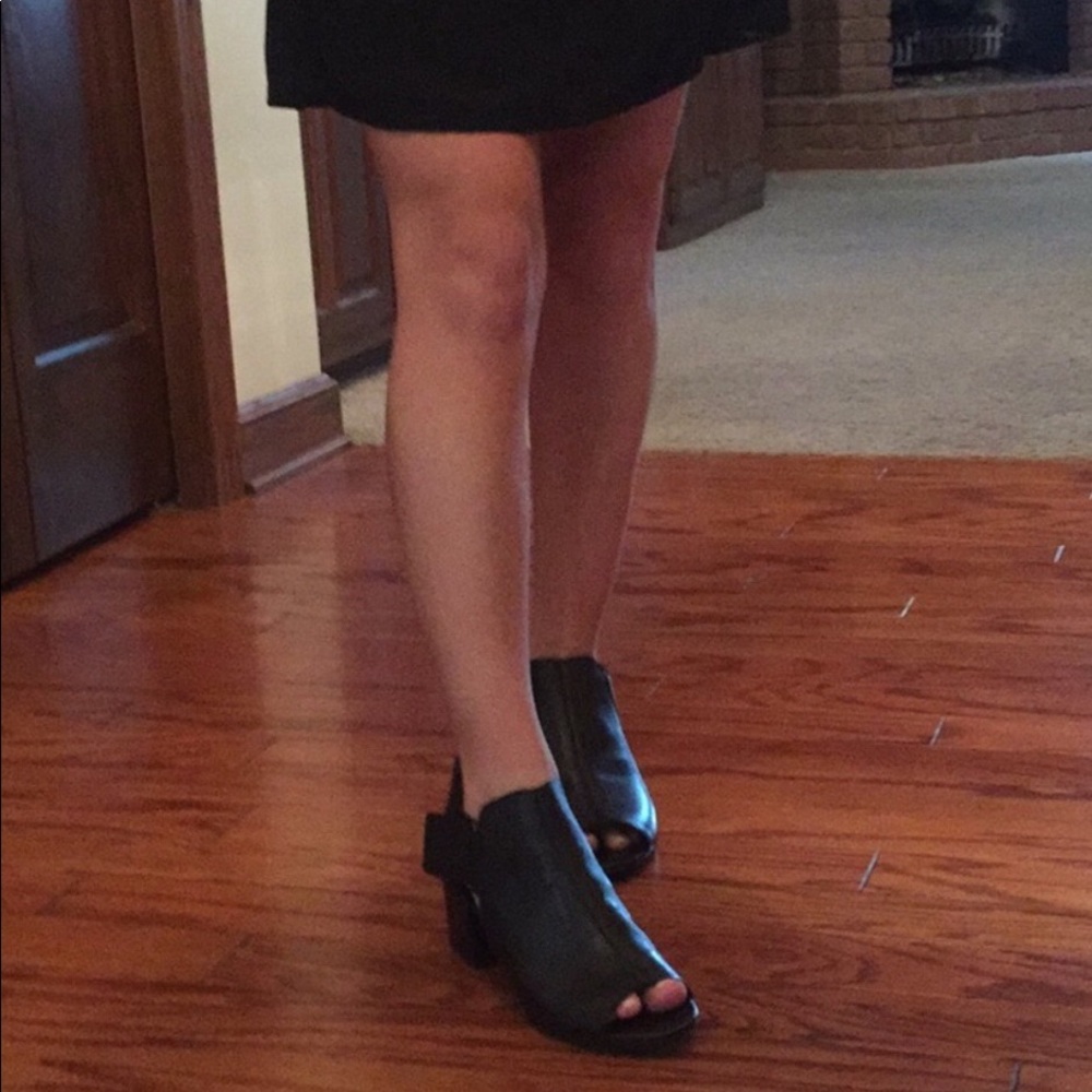 Stylish Booties - Picture 5 of 6